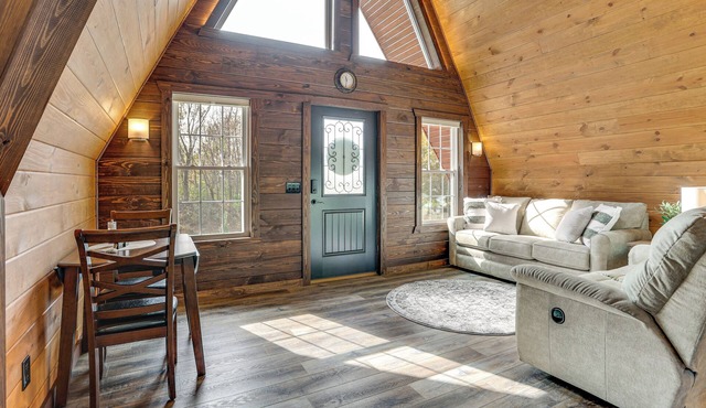 Hot Tub, Fire Pit, On-site Pond: Cozy Kenton Cabin