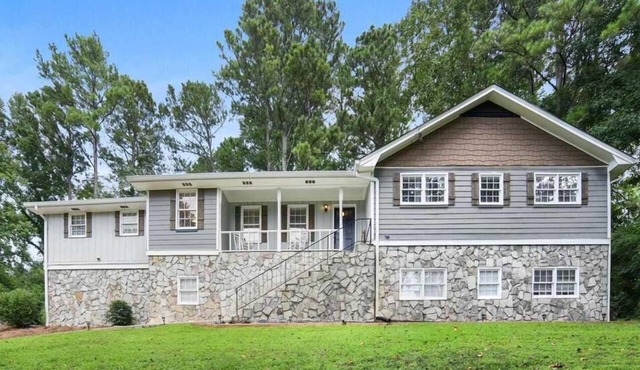 HUGE Home 8 beds in Stone Mountain 30min from CITY
