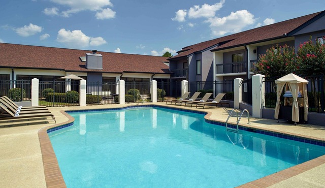 Ideal Mix of Value, Comfort and Convenience! Free Parking, Pets Allowed, Pool