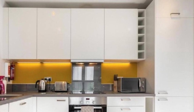 Impeccable 2-Bed Apartment in Reading