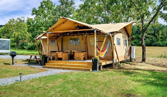 Incredible Tented Cabin with Fire Pit and Hot-tub in Sevierville, Tennessee