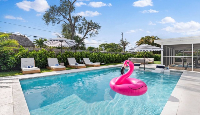 Jupiter Oasis Heated Pool + Putting Green