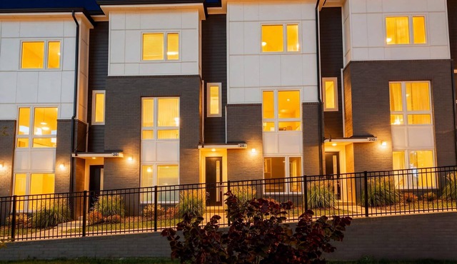 King Suites 3BR Retreat 2-car Garage East Nashville