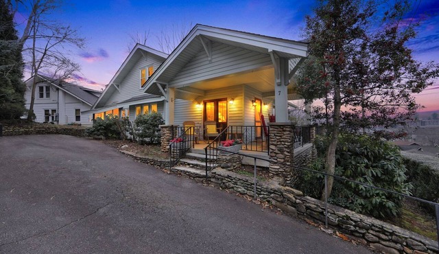 Lake Junaluska Cabin w/Deck, Clawfoot Tub, Pool