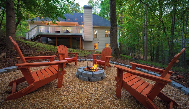 Lake Lanier Retreat, Dock, Firepit, Home Theater,HotTub