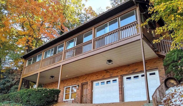 Lake view retreat with seven bedrooms and a scenic deck - pool & tennis access
