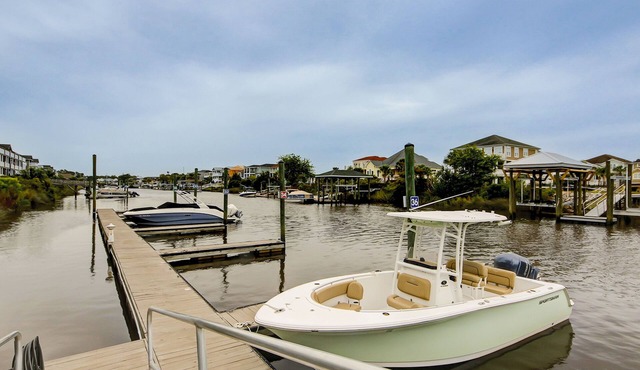 Lakefront condo with private patio, pool, close to beach