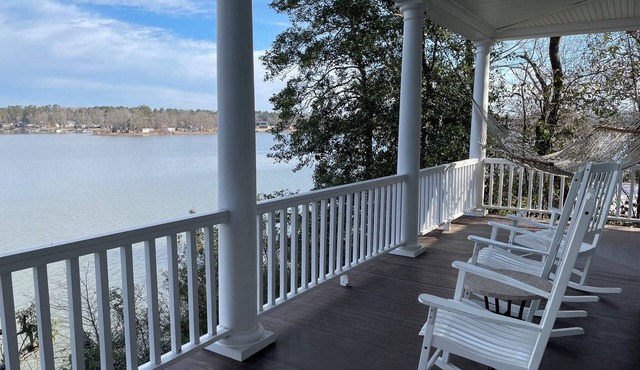 Lakefront, family-friendly 7-bedroom home, big water view, volleyball court