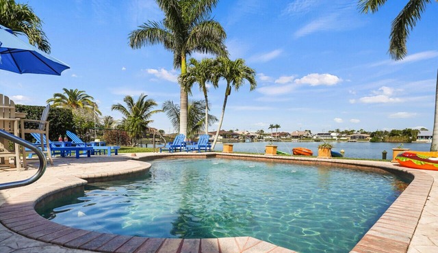 Lakefront, Free Heated Pool, Spa, Kayaks, Bikes, Fishing & Beach gear & More