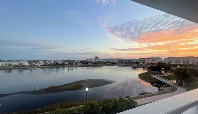 Lakefront Oasis w/panoramic views on private road