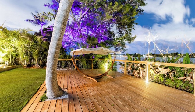 Lakefront Villa ·Tropical Backyard·Kayak·Cool Deck