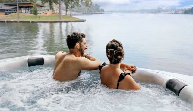 LakeFront with Pool! HotTub! Game Room! Sleeps 20+