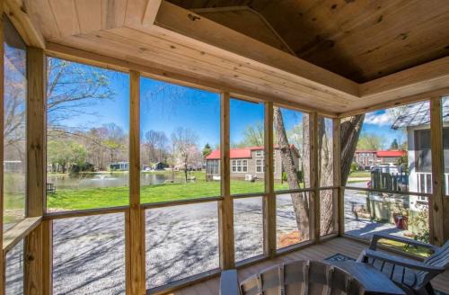 Lakeview 2BR Tiny Home near Trails and Bocce