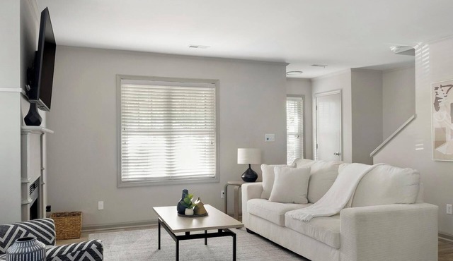 Landing | Amazing 2BD, Pool, Clubhouse