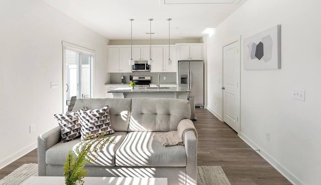 Landing | Beautiful 1BD, Gym, Pool
