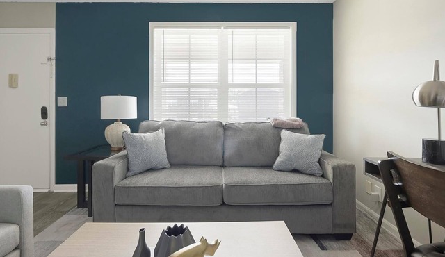 Landing | Chic 1BD, Pool, Gym