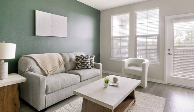 Landing | Chic 2BD, Gym
