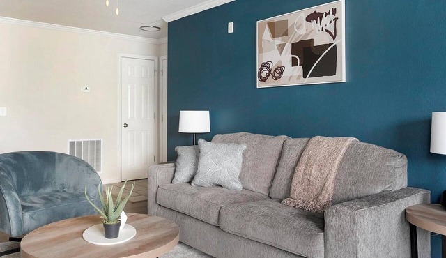 Landing | Chic 2BD, Game Room, Courtyard