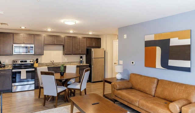 Landing | Chic 2BD, Gym, Game Room