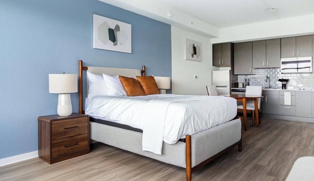 Landing | Incredible Studio, Courtyard, Gym