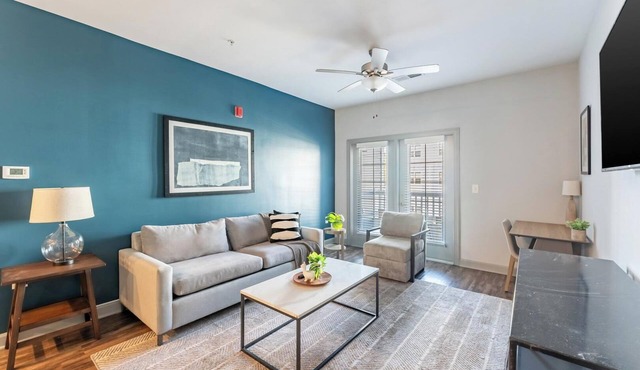 Landing | Modern 2BD, Clubhouse, Pool