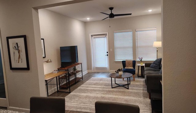 Landing | Modern 2BD, Gym, Pool
