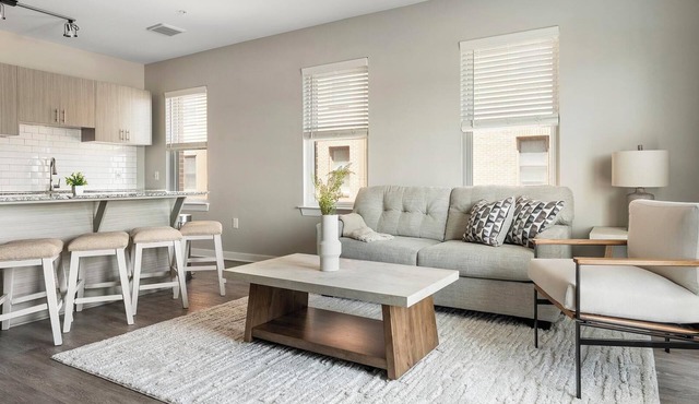 Landing | Modern 2BD in Downtown