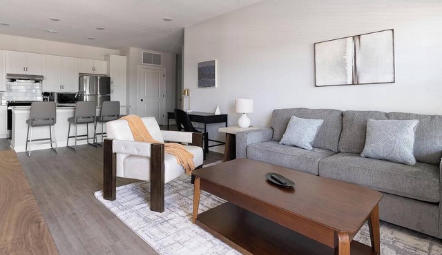 Landing | Modern 2BD, Pool