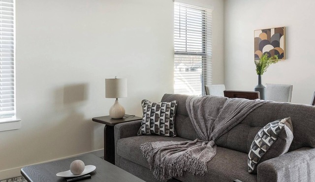 Landing | Spectacular 2BD, Gym