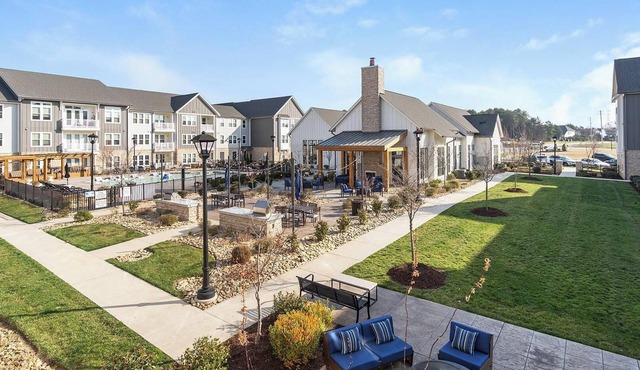 Landing | Spectacular 2BD, Pool, Gym
