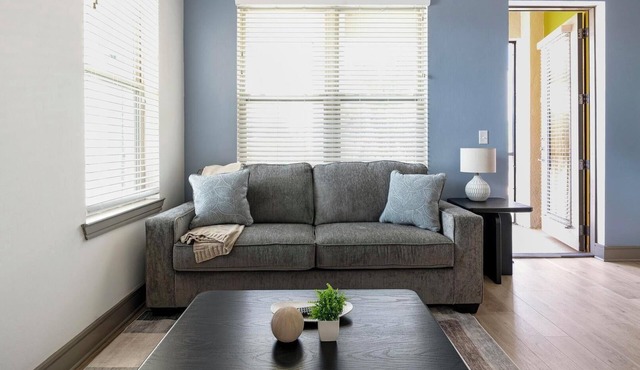 Landing | Spectacular 2BD, Clubhouse, Courtyard
