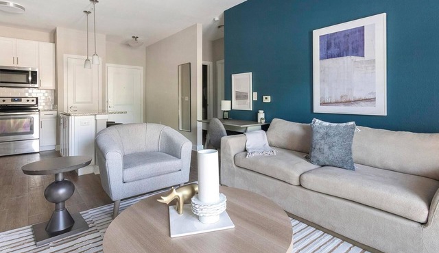 Landing | Spectacular 2BD, Pool, Clubhouse