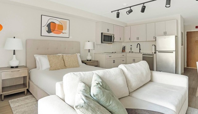 Landing | Spectacular Studio, Pool, Gym