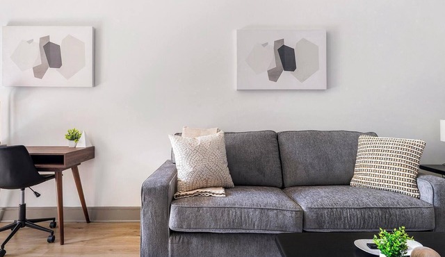 Landing | Stunning 1BD, Courtyard, Clubhouse