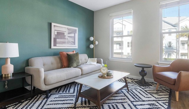 Landing | Stunning 2BD, Pool, Gym