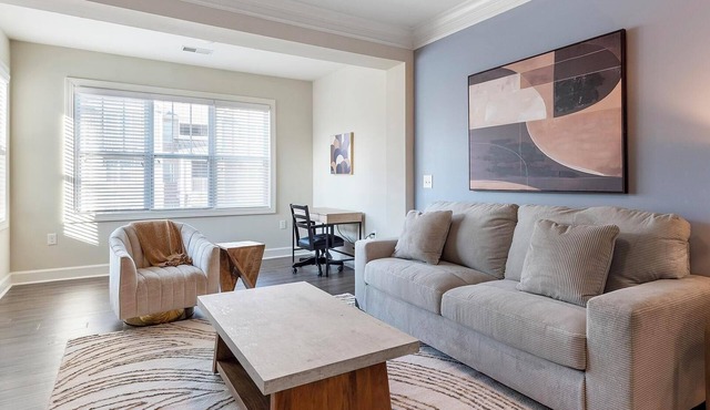 Landing | Stunning 3BD, Pool, Gym