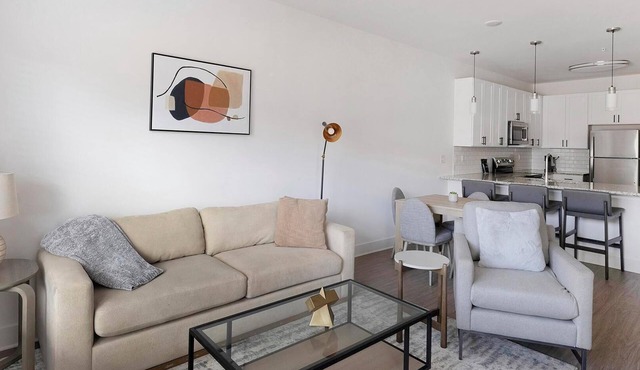 Landing | Stylish 1BD, Pool, Gym