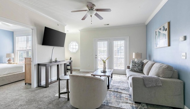 Landing | Stylish 2BD, Gym, Clubhouse