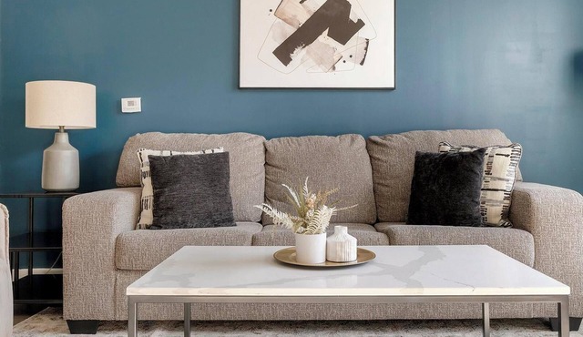Landing | Stylish 2BD, Gym, Clubhouse
