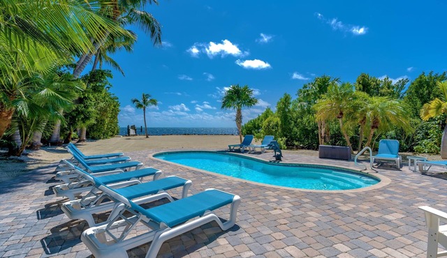 Large Oceanfront 5 Bedroom Estate, Private Pier and Saltwater Pool