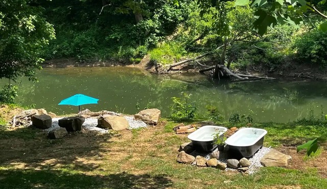 Log Cabin on the beautiful Rockcastle River