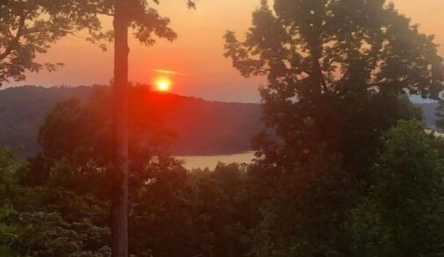 LONG VIEW LODGE~ Relax with Mountain & Lake Views