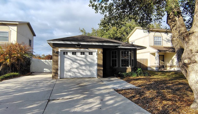 Lovely 3-bedroom house with huge patio in charming Medulla/South Lakeland FL.