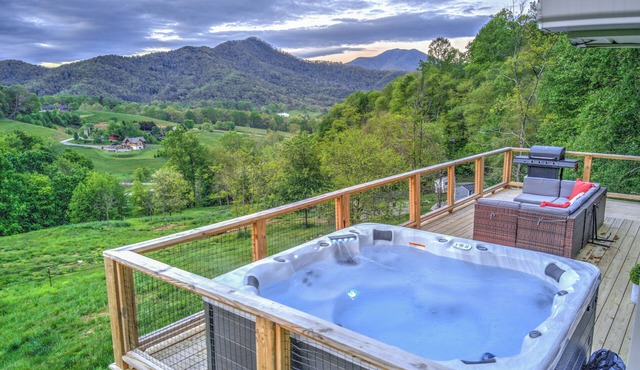 Lux Mountain Chalet Hot Tub Firepit Hiking Views