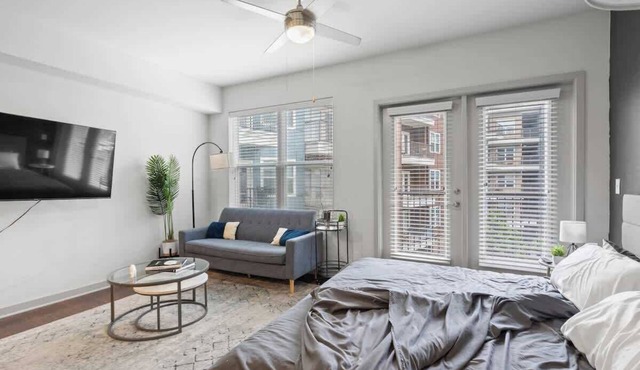 Luxe 1 King Bed Suite In Uptown Charlotte!