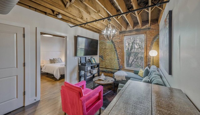 Luxe Getaway Loft + Speakeasy | Stay Near Broadway