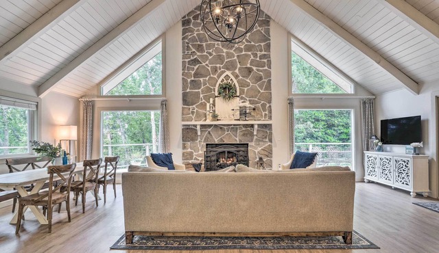Luxe Lakefront Home w/ Large Deck & Kayaks!