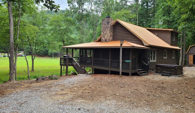 Luxurious Brown Mountain River Cabin 4BR/3Bath w/Hot Tub and Fire Pit