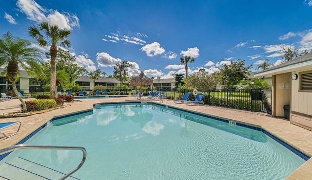 Luxurious! Modern Remodeled 2 bed/2 bath Naples Condo ~