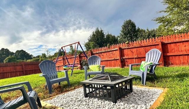 Luxury 3BR w King & Queen Beds, Patio, Playground, Uptown CLT, Home w Office